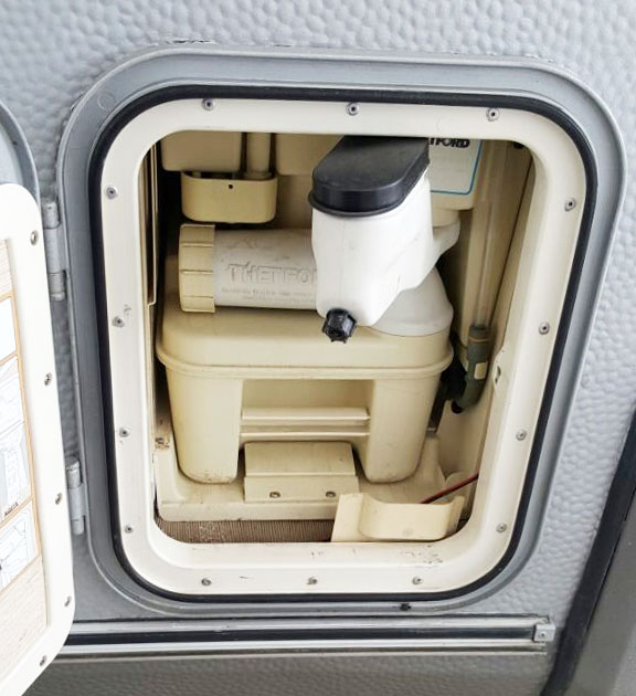Reinigung der chemischen Toilette in Ihrem Wohnwagen