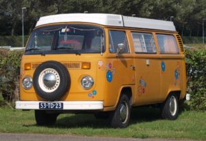 So entfernen Sie Aufkleber an Wohnwagen und Wohnmobil