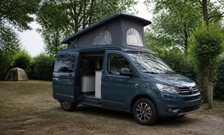 Kompakter Campervan mit Aufstelldach
