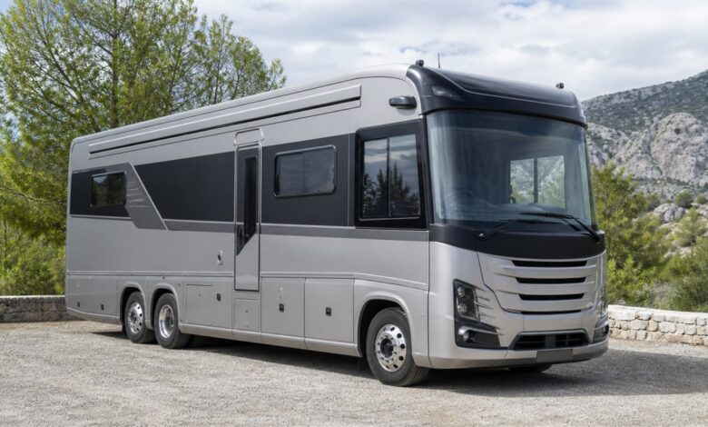 Sehr großes luxuriöses Reisemobil auf Lkw-Basis