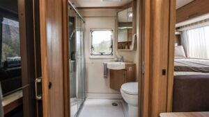 Riesiges Bad im Heck: Adria Matrix 600 DT Axess