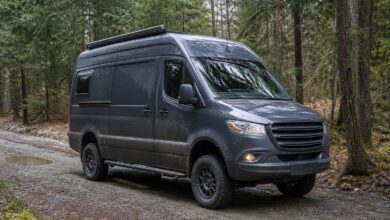 Hymer Grand Canyon S Allrad-Camper auf einem Waldweg