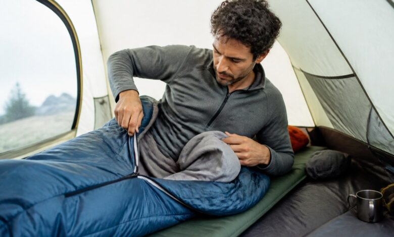 Schwitzen im Schlafsack verhindern: Temperatur und Kleidung