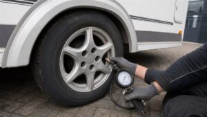 Wohnwagen-Reifen: Lastindex, Luftdruck und Alter prüfen