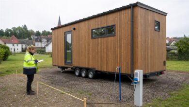 Großes mobiles Tiny House auf einem erschlossenen Grundstück vor der Genehmigungsprüfung