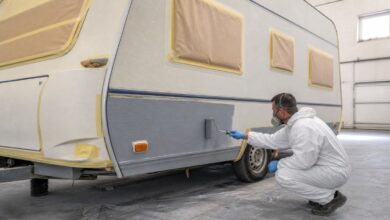 Wohnwagen außen streichen: Grundieren und lackieren
