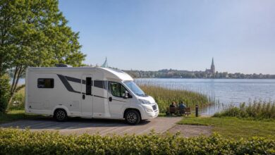 Wohnmobil auf einem Stellplatz am Ratzeburger See